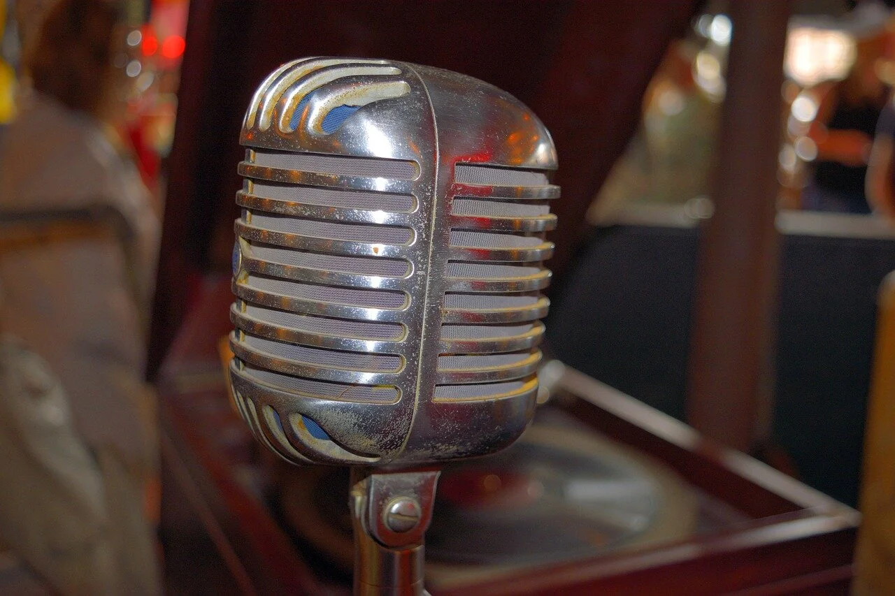 old-microphone-2290314_1280.jpg