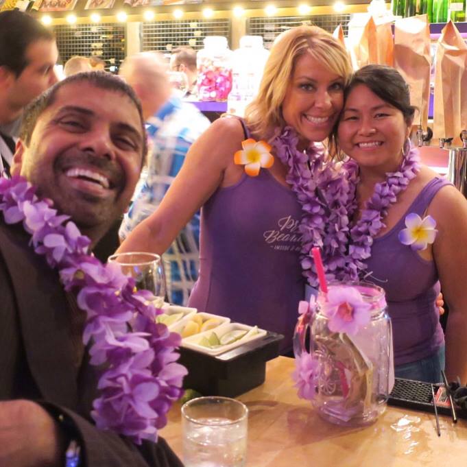 Friend Peter supporting Nicole and Doris behind the bar!