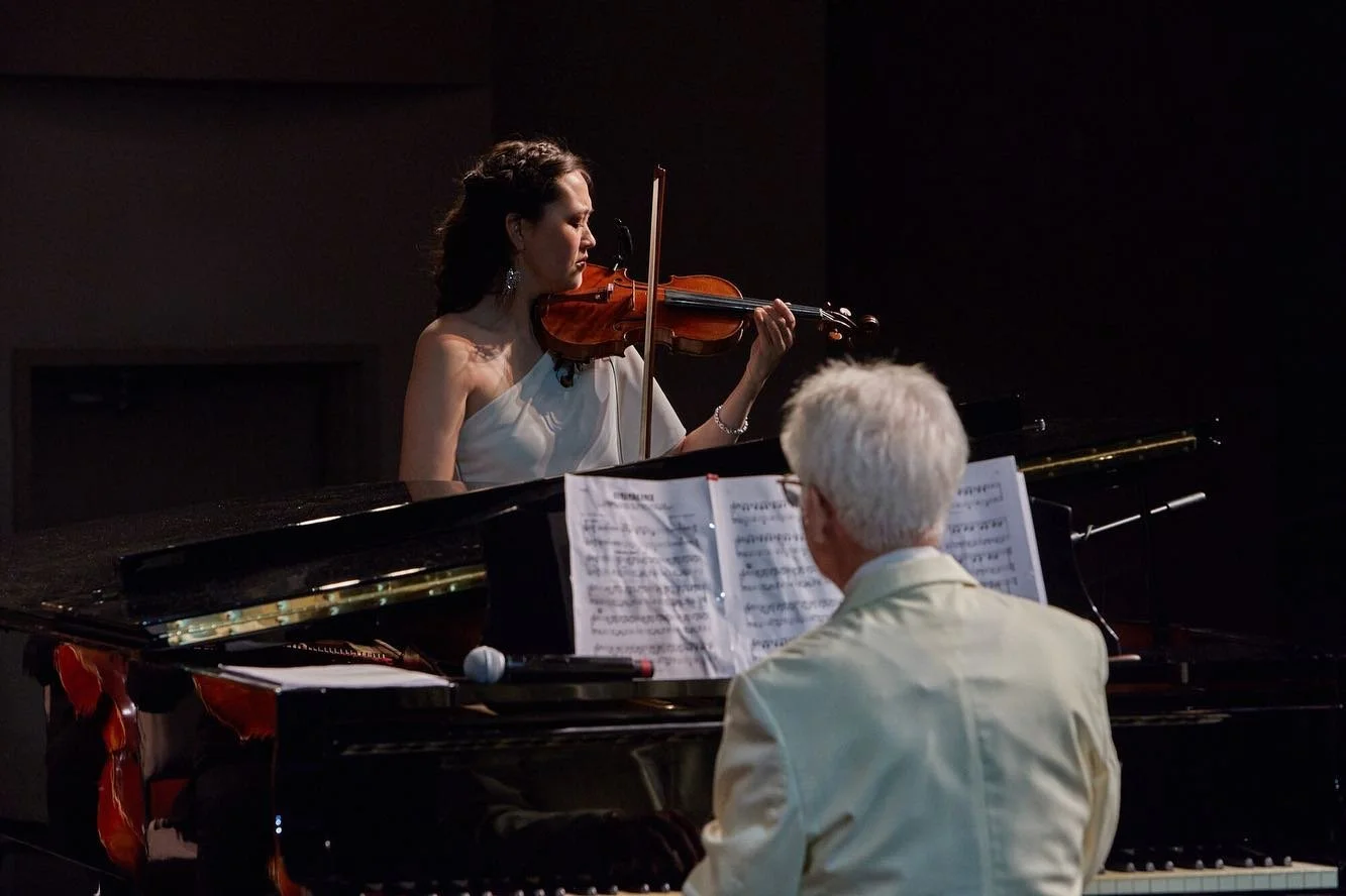 ✨ @official_davidbenoit &ldquo;REMEMBRANCE&rdquo;  premiere 🎻

So incredibly grateful to have been asked the honor to premiere David Benoit&rsquo;s violin concerto &lsquo;Remembrance&rsquo;. I joined his orchestra as an 8-year old with my violin tea