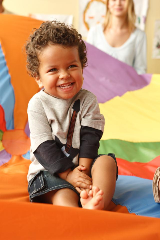 toddler_parachute_195_w640.jpeg