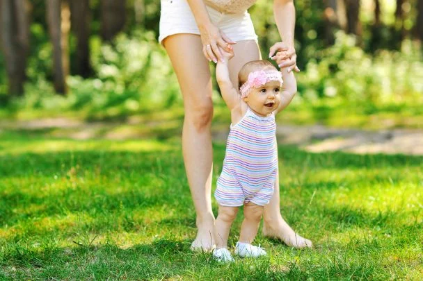 walkbaby.jpg