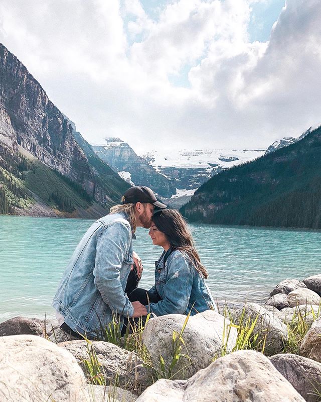 We took all these photos without a tripod haha Ben set his phone up on a rock and balanced it with his wallet. Pros 😂 This day was my favorite day, just me my hunny + the mountains 🏔💕
•⠀⠀⠀⠀⠀⠀
•⠀⠀⠀⠀⠀⠀
•⠀⠀⠀
#travelwithme #travel #traveldiares #travelblogger #fashion #styleblogger #fashionblogger #blogger #ootdbloggermaman #tampa #tampablogger #tampabaybloggers #igerstampa #tampabay #tampabayblogger #discoverunder5k #tampainfluencer #stpeteblogger #igersstpete #beautyguru #beautyinfluencers #allthedetails #banff #lakelouise #visitcanada #travelcouples #banffnationalpark #travelling