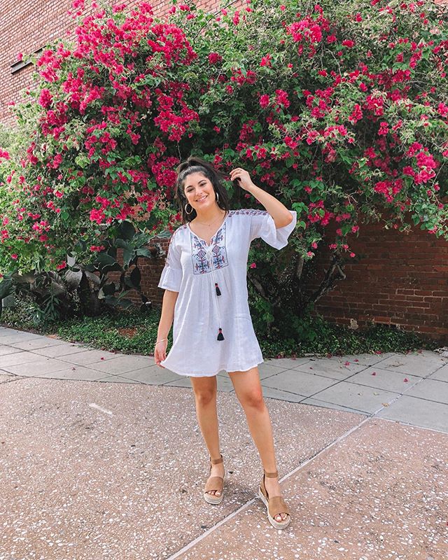 Lately, I’ve just been feeling 🤷🏻♀️ about posting on here...not sure if it’s me comparing myself to others, Instagram hiding my posts, or just a a full creative rut. I do know that these flowers brought me joy and that’s what Instagram started as. People sharing what brought them joy. So today I am sharing this photo of me happy after a great day with me honey over the weekend 🌸 🌺
•⠀⠀⠀⠀⠀⠀
•⠀⠀⠀⠀⠀⠀
•⠀⠀⠀
#travelwithme #travel #traveldiares #travelblogger #fashion #styleblogger #fashionblogger #blogger #ootdblogger #tampa #tampablogger #tampabaybloggers #igerstampa #tampabay #tampabayblogger #tampafoodie #discoverunder5k #tampainfluencer #stpeteblogger #igersstpete #beautyguru #beautyinfluencers #visitfl #allthedetails #travelootd #floral #stylediares #beautyjunkie #vlogger #summerootd