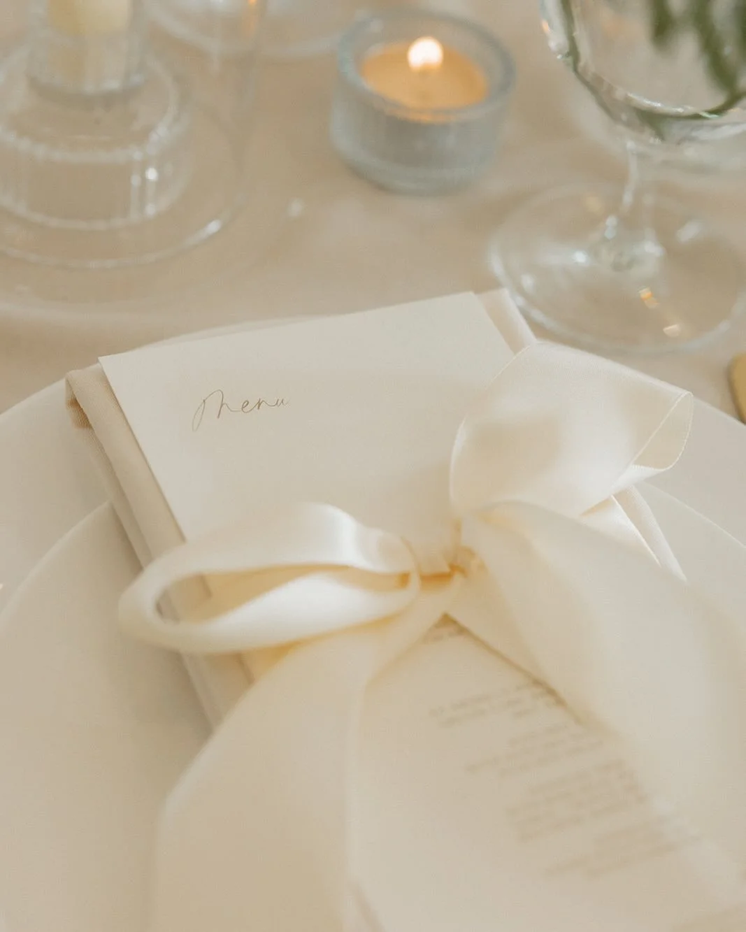 tis the season for big satin bows 🤍

photos &bull; @carmenlopezphoto 
planning/design &bull; @simplyxoevents 
floral &bull; @reveriefloristry 
venue &bull; @eventsatthearlo 
video &bull; @thatsamorefilms 
catering &bull; @laperaaustin 
dj &bull; @th