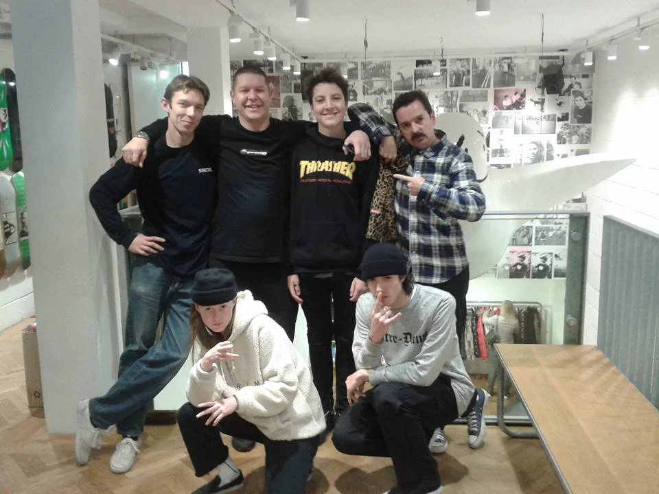 Supreme London donated a whopping £ 8,018.50 through the sales of a Special Edition Christmas T-Shirt.