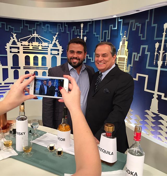 E no @programatodoseu de hoje, o @mauleme, Brand Manager da The Macallan no Brasil, estar&aacute; por l&aacute; desvendando os mist&eacute;rios dos destilados de forma simples e descomplicada. #themacallan #1800 #lpbassessoria #todoseu