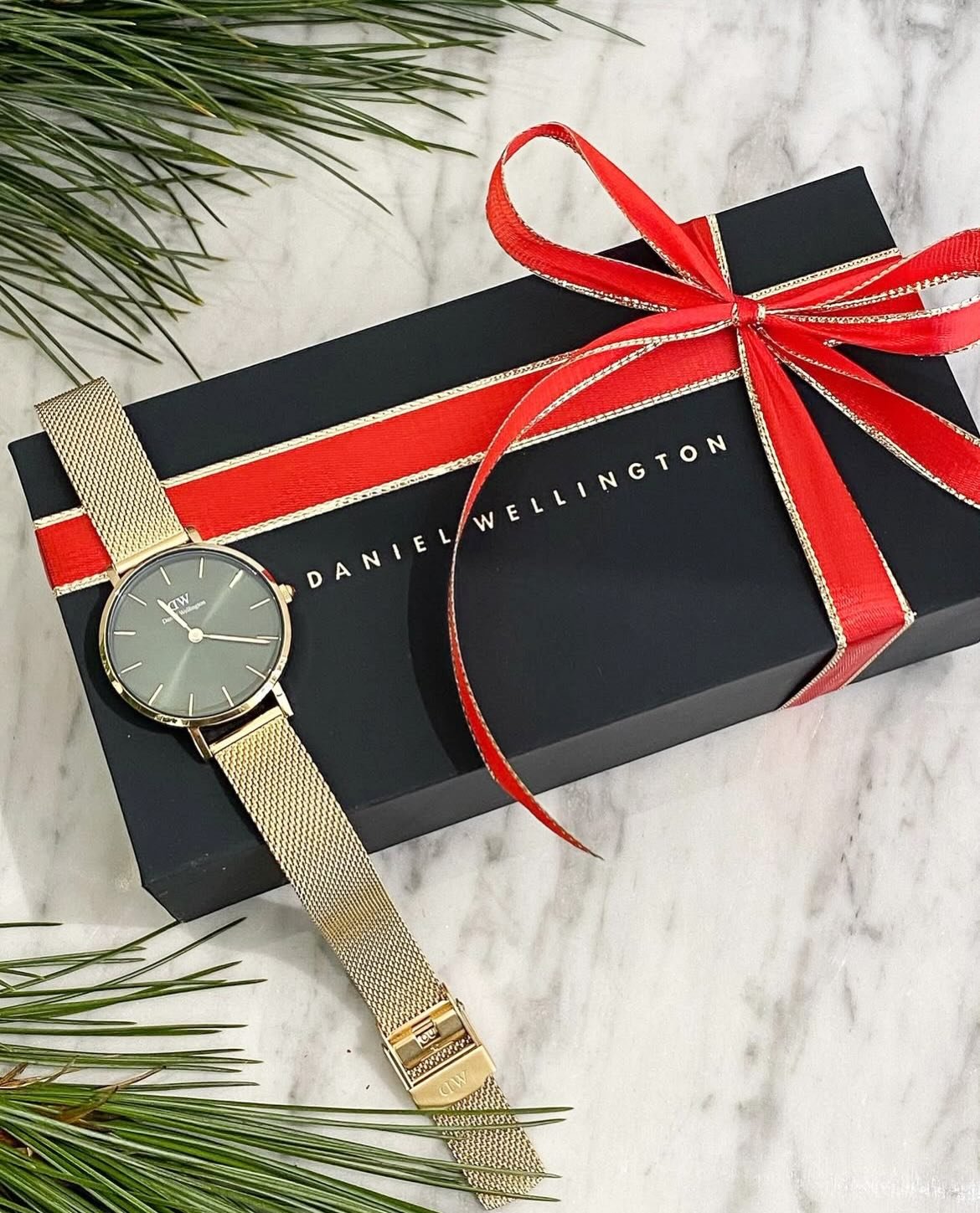 JULEGAVETIPS 🎁
N&aring; har vi 20% rabatt p&aring; alle klokker fra Daniel Wellington! Tilbudet gjelder t.o.m. 31.12.25 eller s&aring; langt lageret rekker. Gjelder kun modeller vi har i butikken 😊