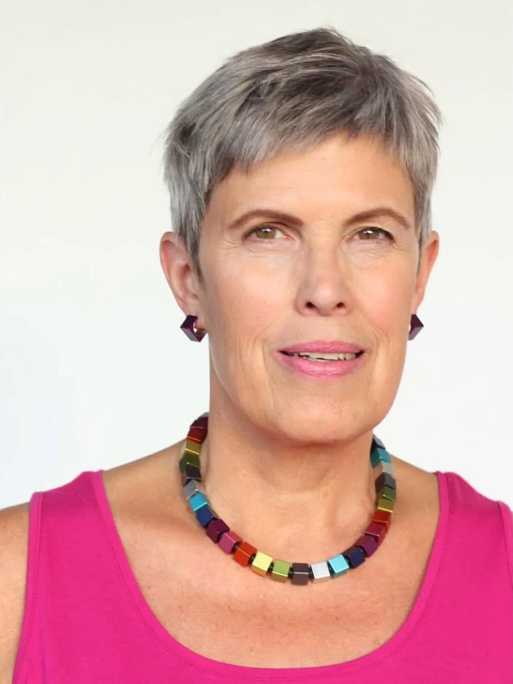 NYTT&Aring;RSTILBUD!
N&aring; kj&oslash;rer vi -50% rabatt p&aring; alt fra Apero. Flotte og fargerike smykker i aluminium og edelst&aring;l.

Tilbudet gjelder kun varer vi har p&aring; lager og s&aring; langt lageret rekker.