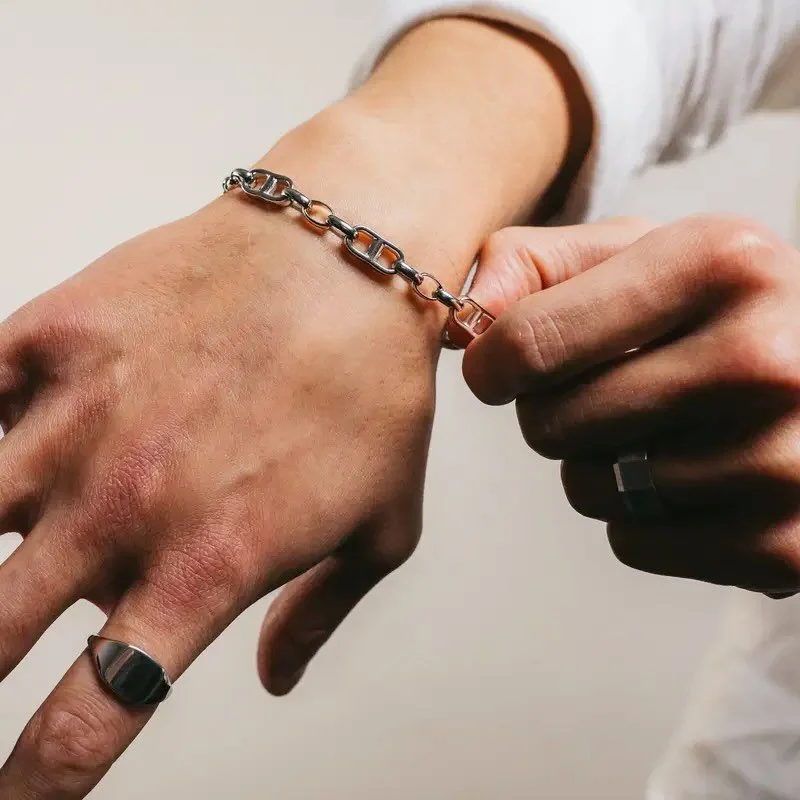 Mange kule nyheter til herre p&aring; plass i butikken! Velkommen innom for &aring; se v&aring;rt utvalg 😊

&mdash;&mdash;
#alexandersmykker #herresmykker #domb&aring;s