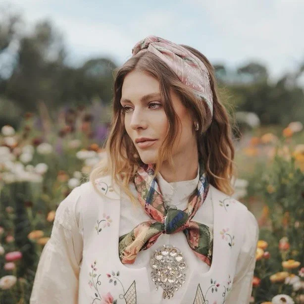 Vi har f&aring;tt p&aring;fyll av Tyrihans silkeskjerf 😍 Kjempeflotte til bunaden! Sveip for &aring; se alle modellene vi har p&aring; lager 😊 Har kun 1 av hver, s&aring; v&aelig;r rask om du vil sikre deg din favoritt!

&mdash;&mdash;
#tyrihans #t