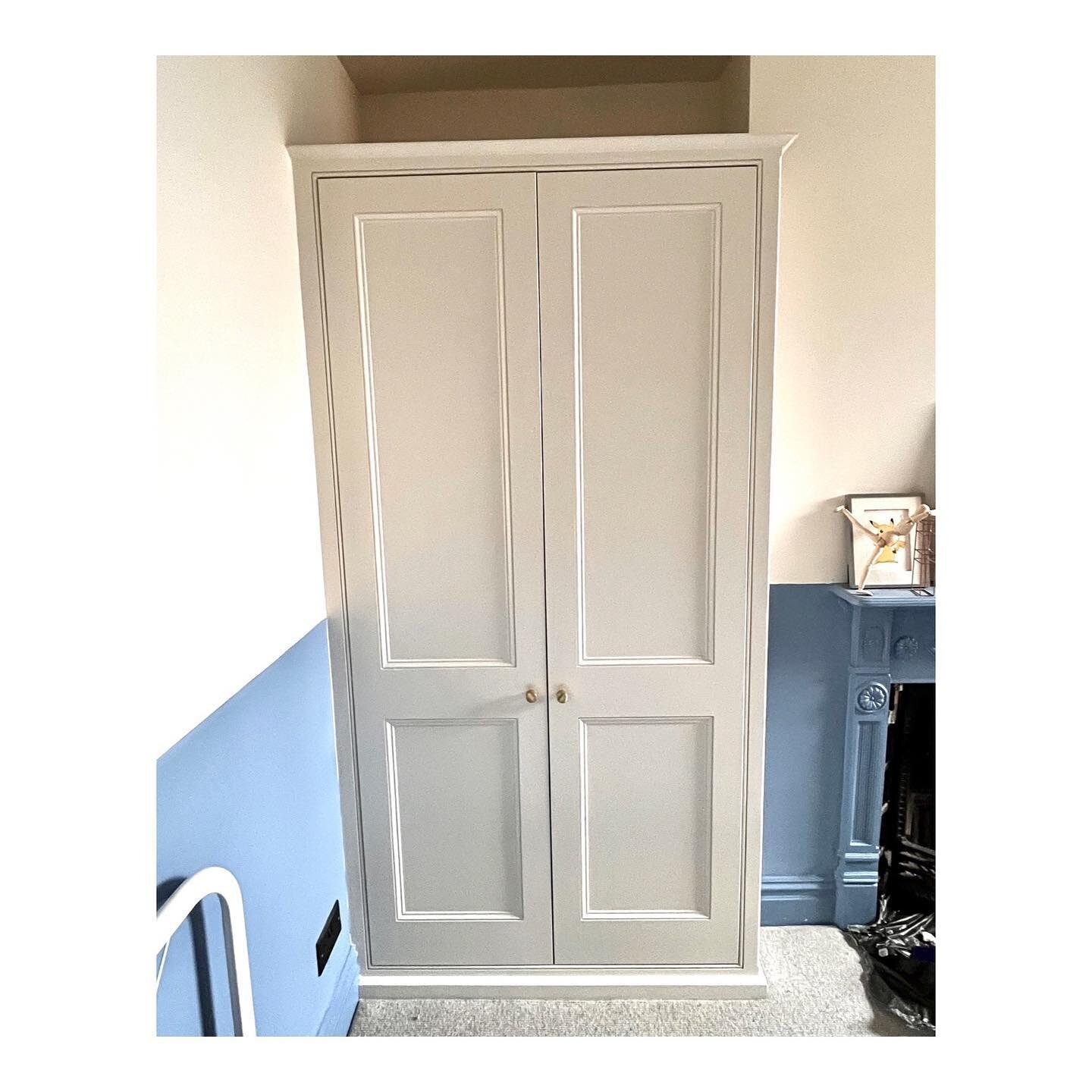 &bull; S M A L L &bull; W A R D R O B E &bull;
A small wardrobe, built by JP, for a children&rsquo;s bedroom in a Victorian house, in Bath.

#oliverhazael #oliverhazaelcarpentry #bespokecarpentry #fittedwardrobe #bespokewardrobe #carpentersuk #carpen