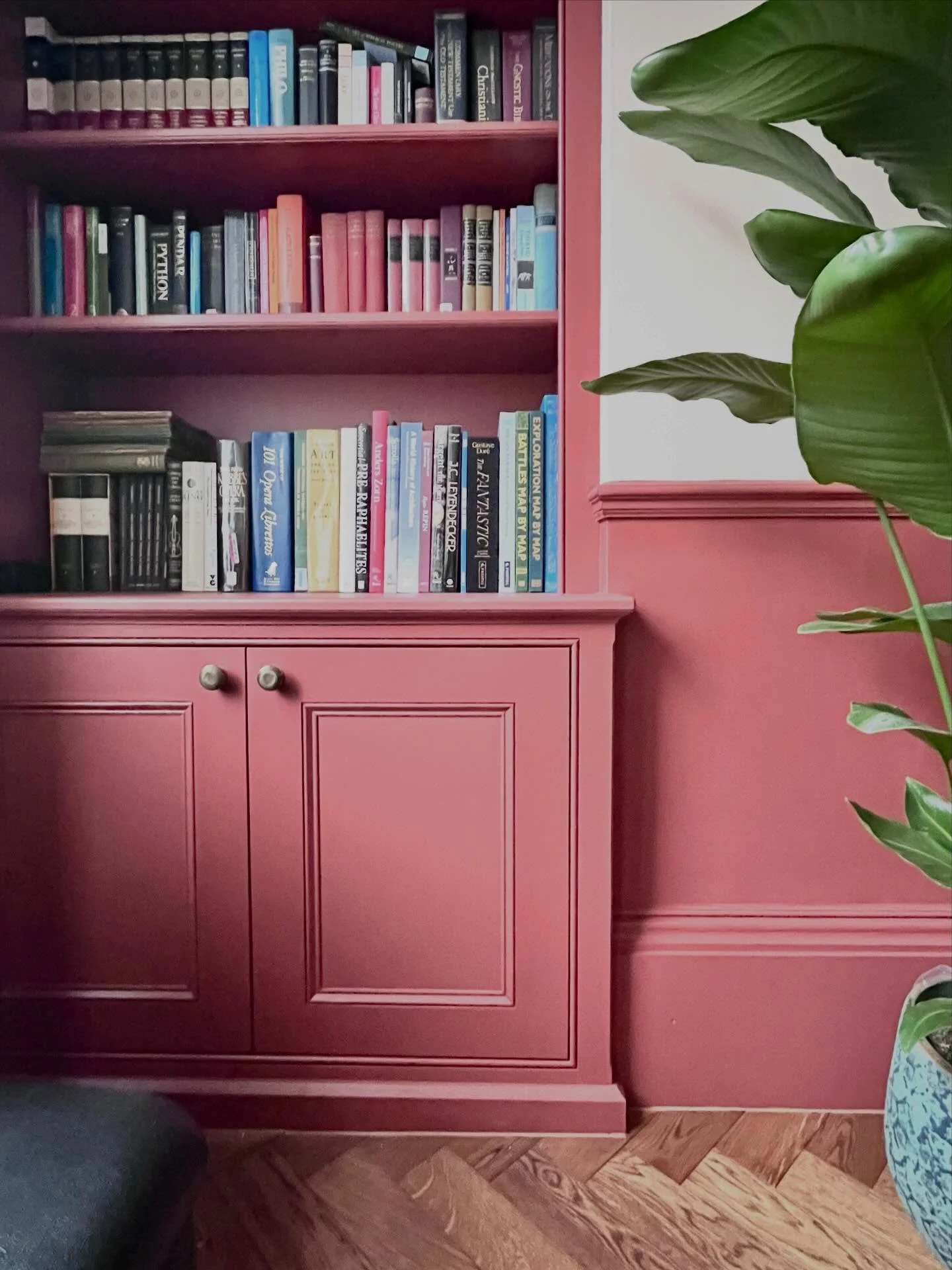 A L C O V E &bull; U N I T S 
Happy February all! Sorry for the radio silence on here!! 

Built in a Georgian apartment in Bath this is a pair of alcove units Oli built just before Christmas, painted by Mark is Picture Gallery Red, walls in Setting P