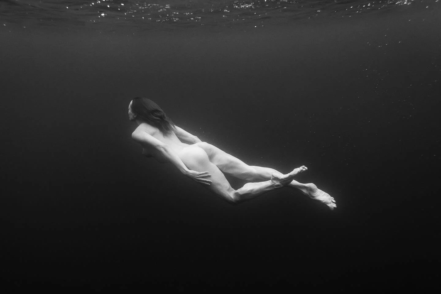 Weightless, but connected to everything that matters. 
New fine art nude work.

#fineartnude #underwaterphotography #blackandwhitephotography #bwphotography #fineartphotography #minimalismphotography #artphotographer #visualpoetry #nudeart #underwate