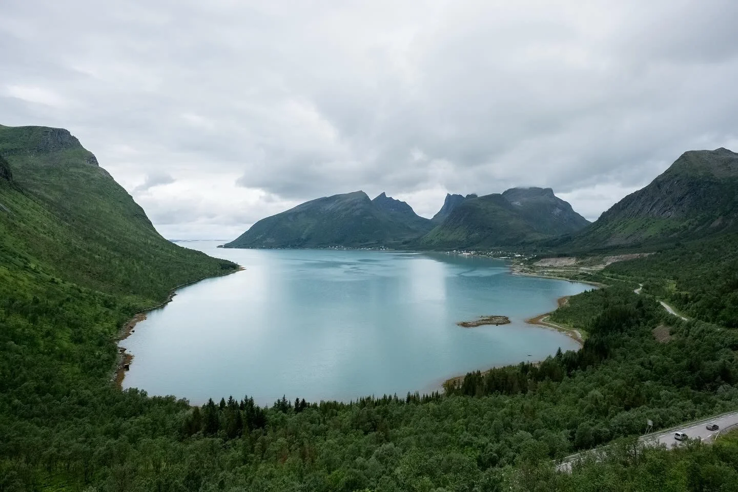 Somewhere in Norway. Back in the day when vans were more simple and adventure was the main goal.

#vanlife
#campervanlife
#whereiwokeup
#slowliving
#quietmoments
#natureandme
#lakeside
#stillness
#simplelife
#presence
#softlight
#calmmind
#outdoorliv