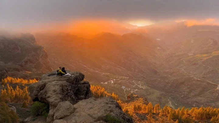 Gran Canaria k&otilde;rgeim tipp Roque Nublo koos metsiku p&auml;ikeseloojanguga.

#grancanaria #roquenublo #visitgrancanaria #canaryislands #hiking
