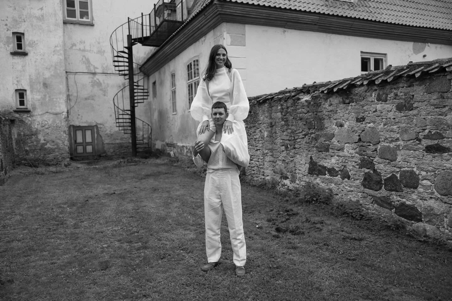 Imelised hetked Helena ja Roberti pulmast. 🖤

#weddingphotography #hiiumaa #visithiiumaa #weddingphotographer #weddingdress