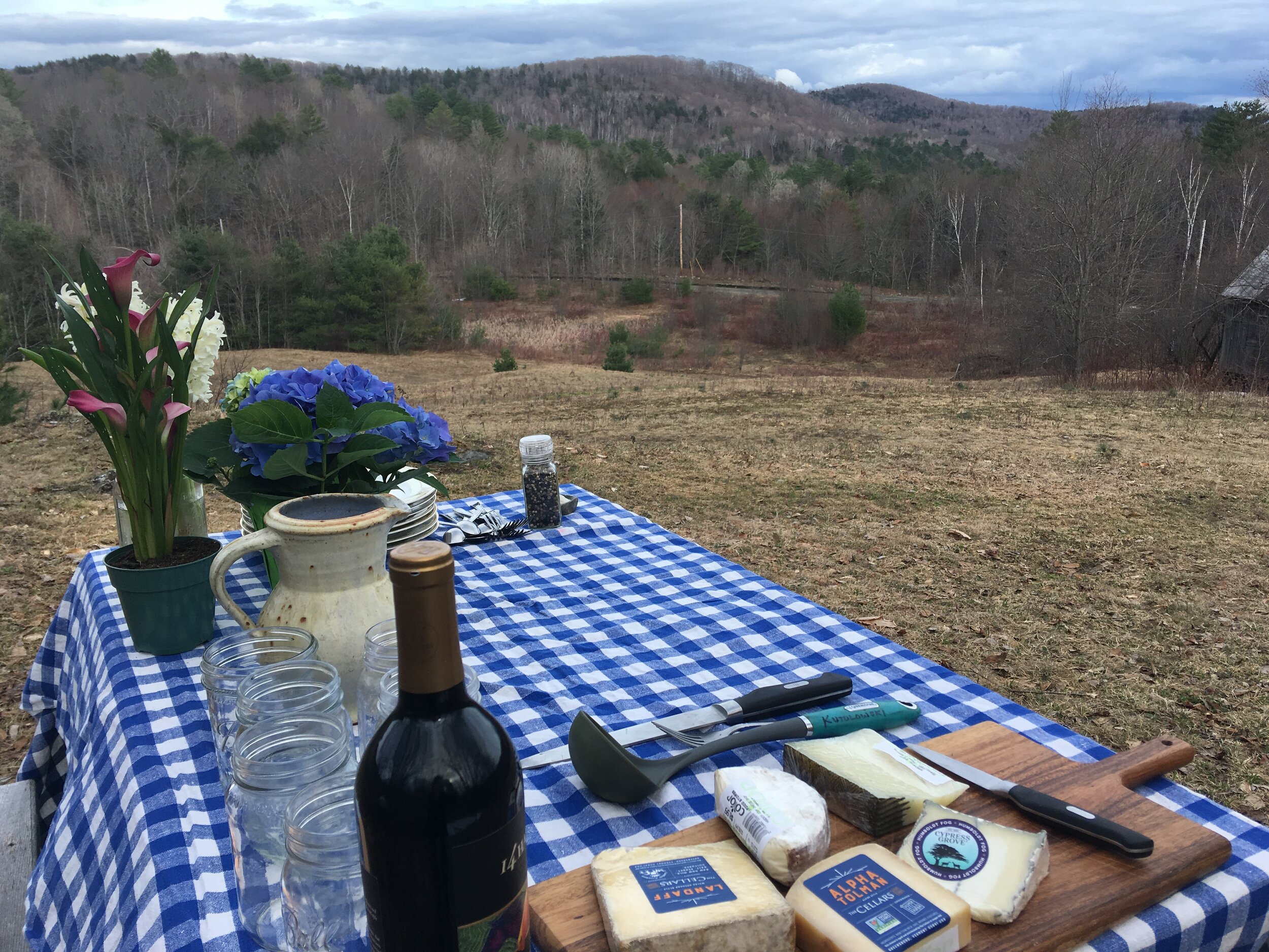  Beginnings of 2019’s Easter feast on “The Knoll” 
