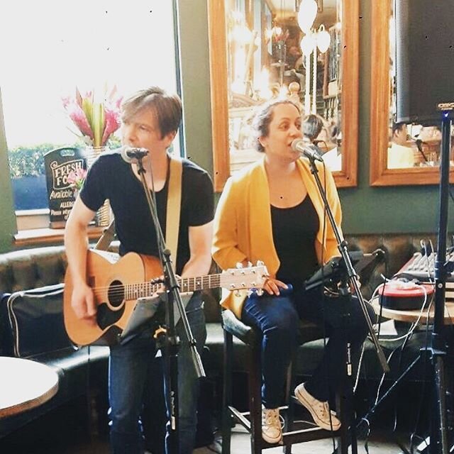 @alomamusic featuring @tomjaworskimusic play Sunday from 8:30pm @mcgettiganslon #fulham #bimm #londonsundays