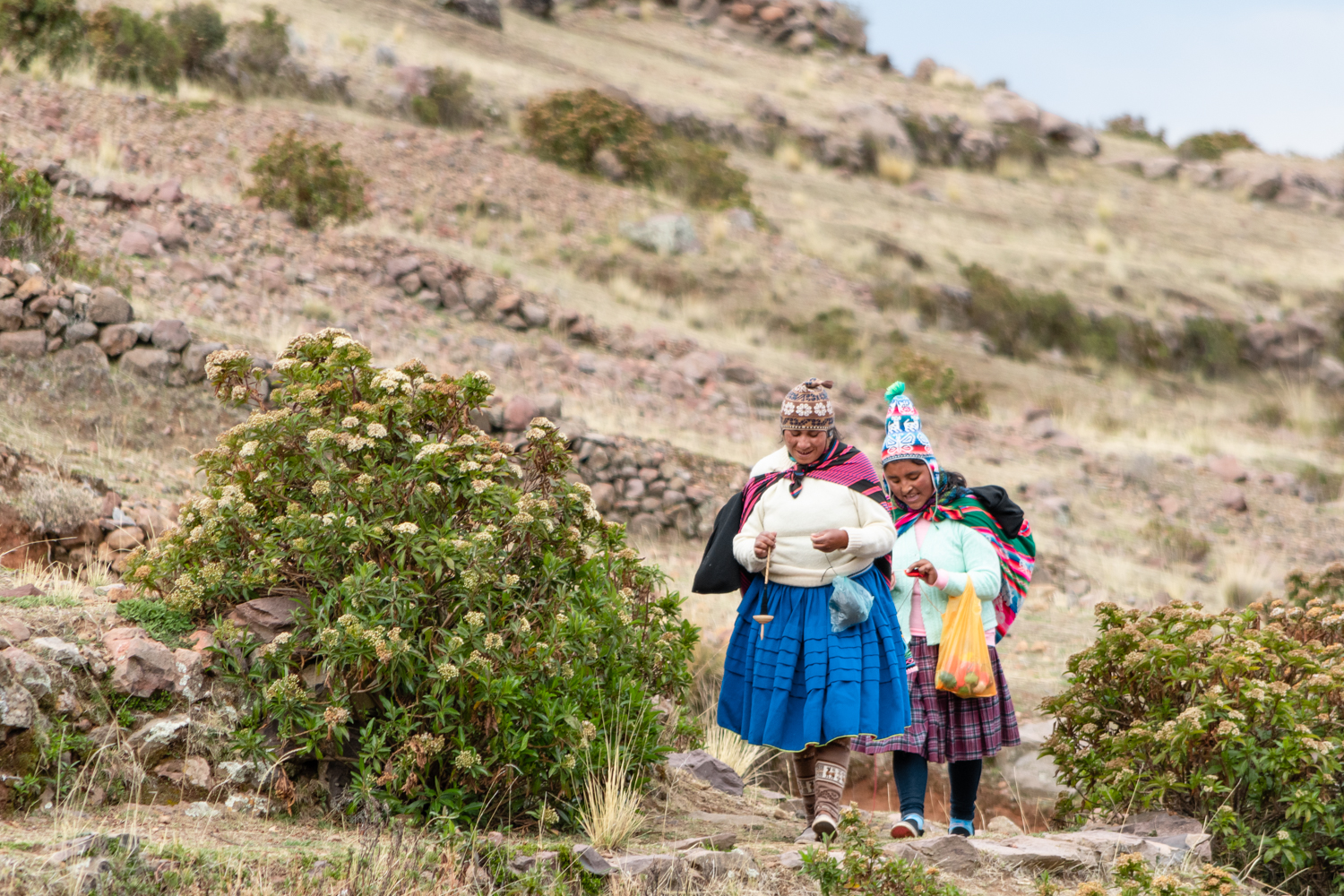 Women are used to knit while climbing the hills of Amantani.