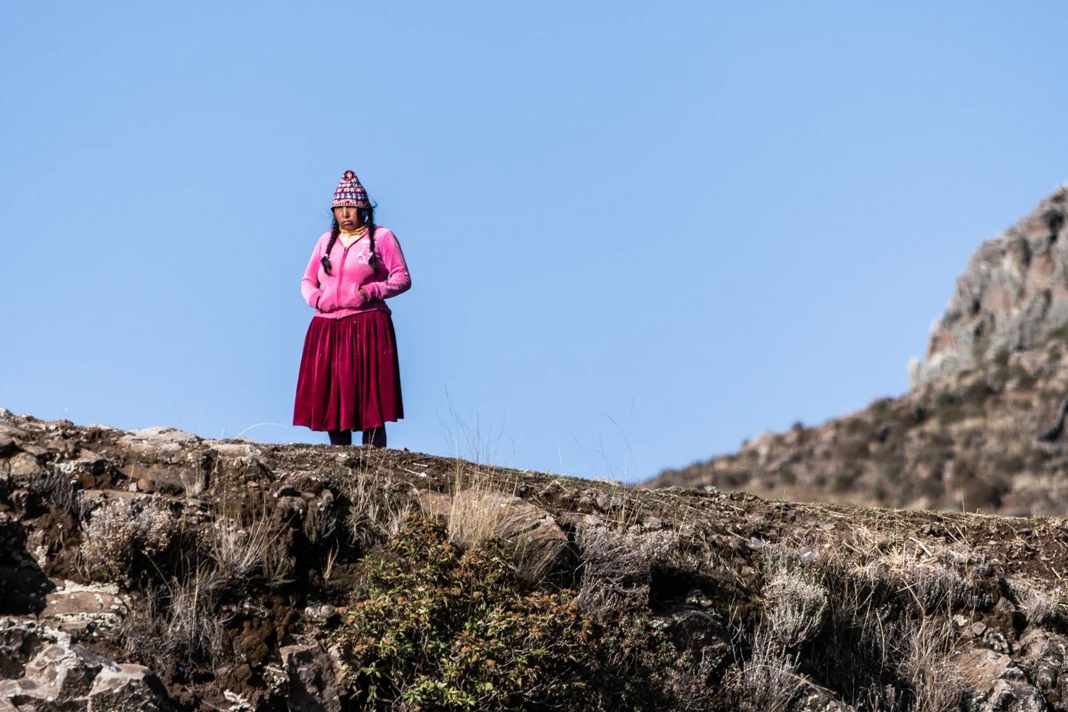 The Aymara-speaking islanders are distinct from most of the surrounding Quechua-speaking island communities and maintain a strong sense of group identity.