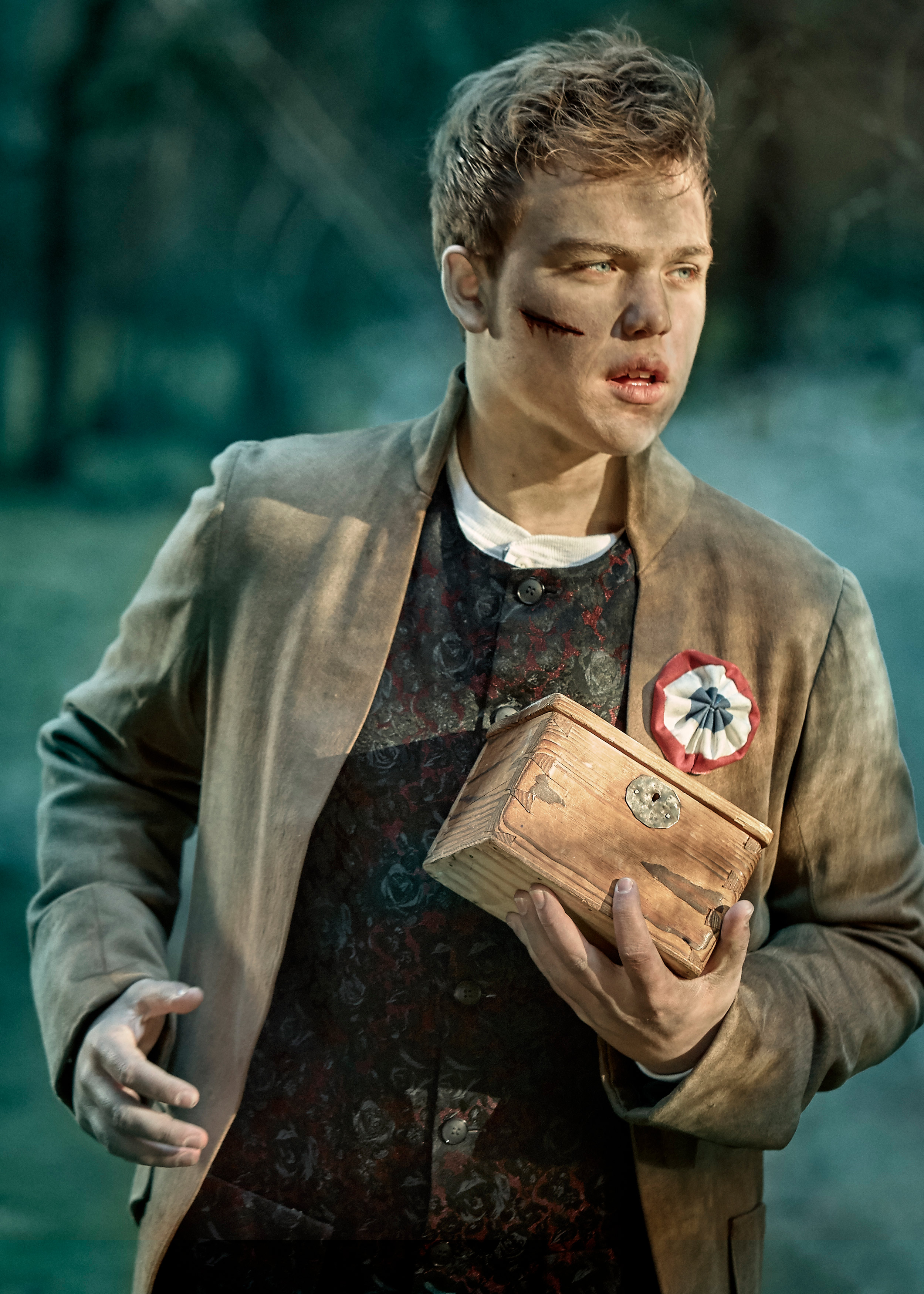 This is a personal art project, the idea was to make an picture /film describing the word "liberty". The box represents freedom. Model is Benjamin Eliasson