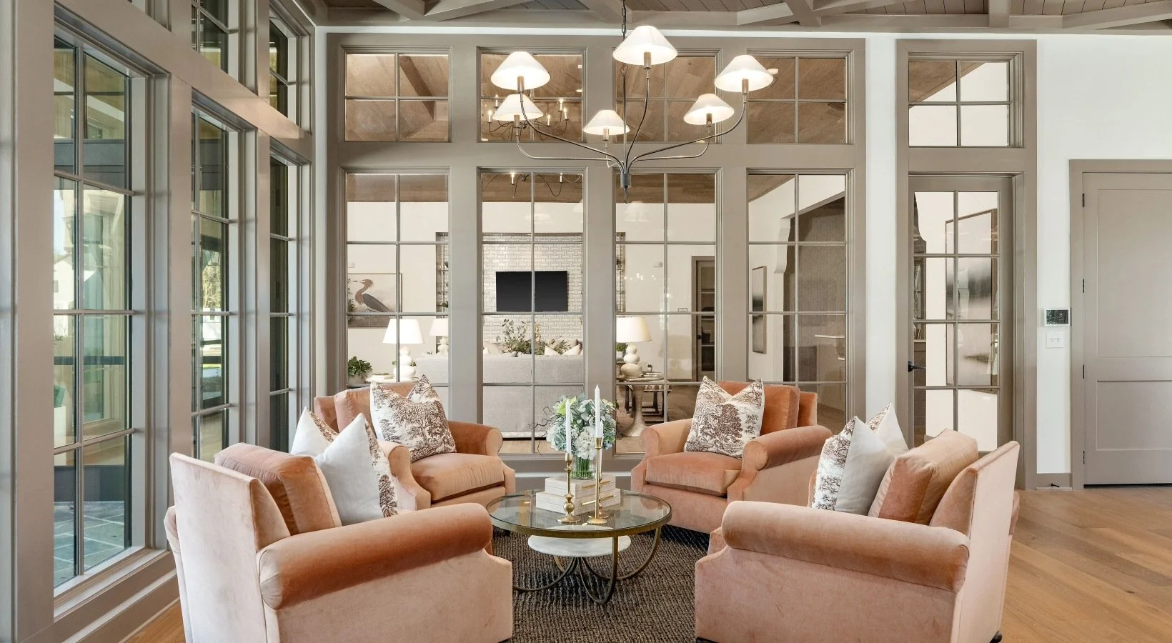 Portier-Midtown_Interior-Amenities_Resident-Lounge-3_Jan2026_Web-52ec2a48cab0a0601f32ff03fcb8dae7.jpg