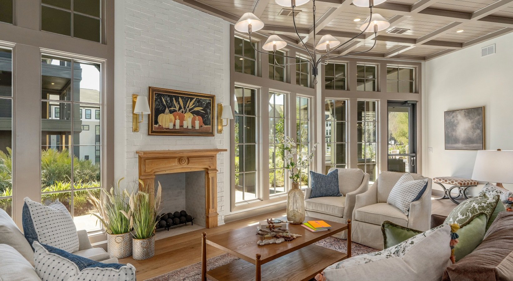 Portier-Midtown_Interior-Amenities_Resident-Lounge-7_Jan2026_Web-7719b75b79d2942f845e15278543bd48.jpg