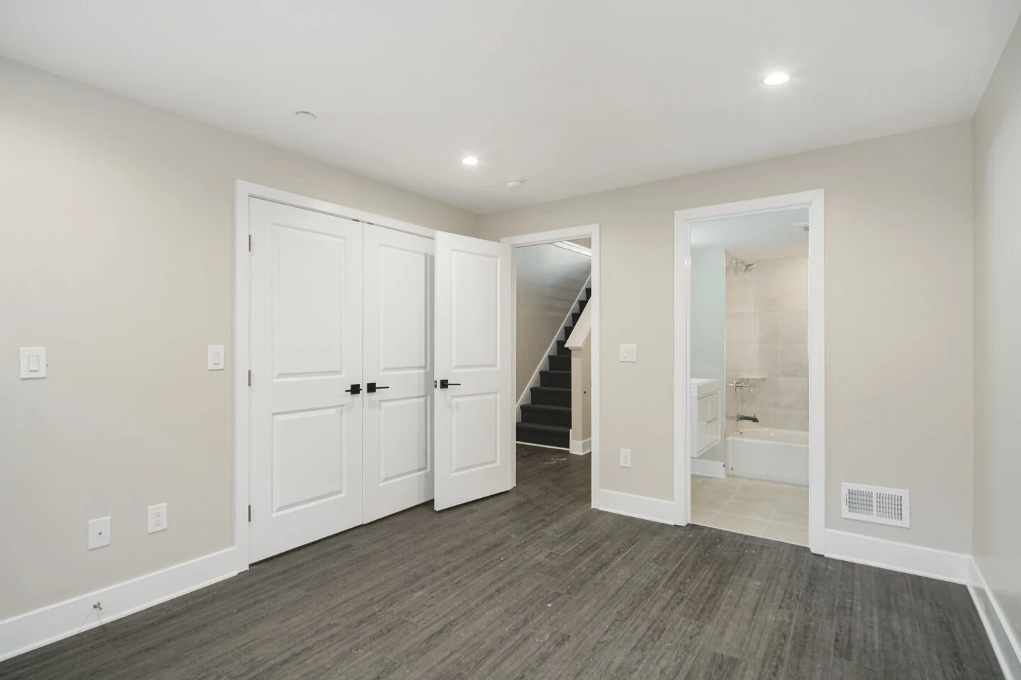 1526 Catharine St 2nd Unit-MLS-12.jpg