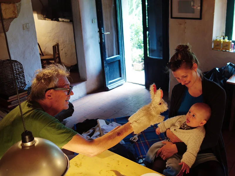 Manfred Bischoff, Isabel Dammermann and her daughter Ava, San Casciano dei Bagni, Italy, photo: Jonas Kastner