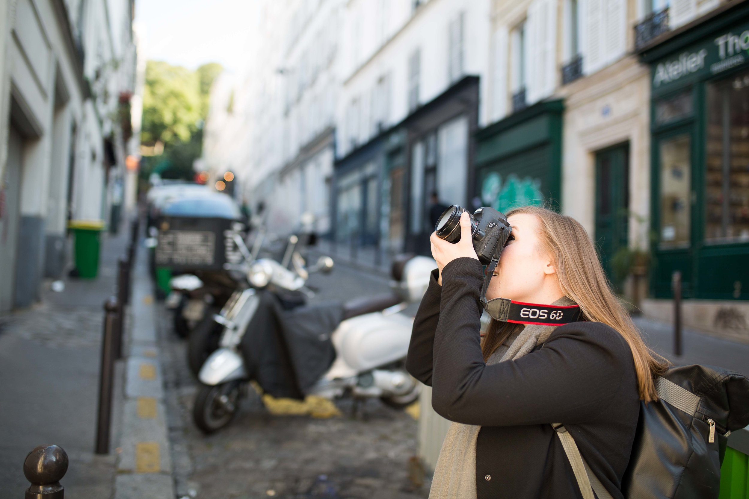 SNAPSHOTS OF MONTMARTRE - 24 SEPT