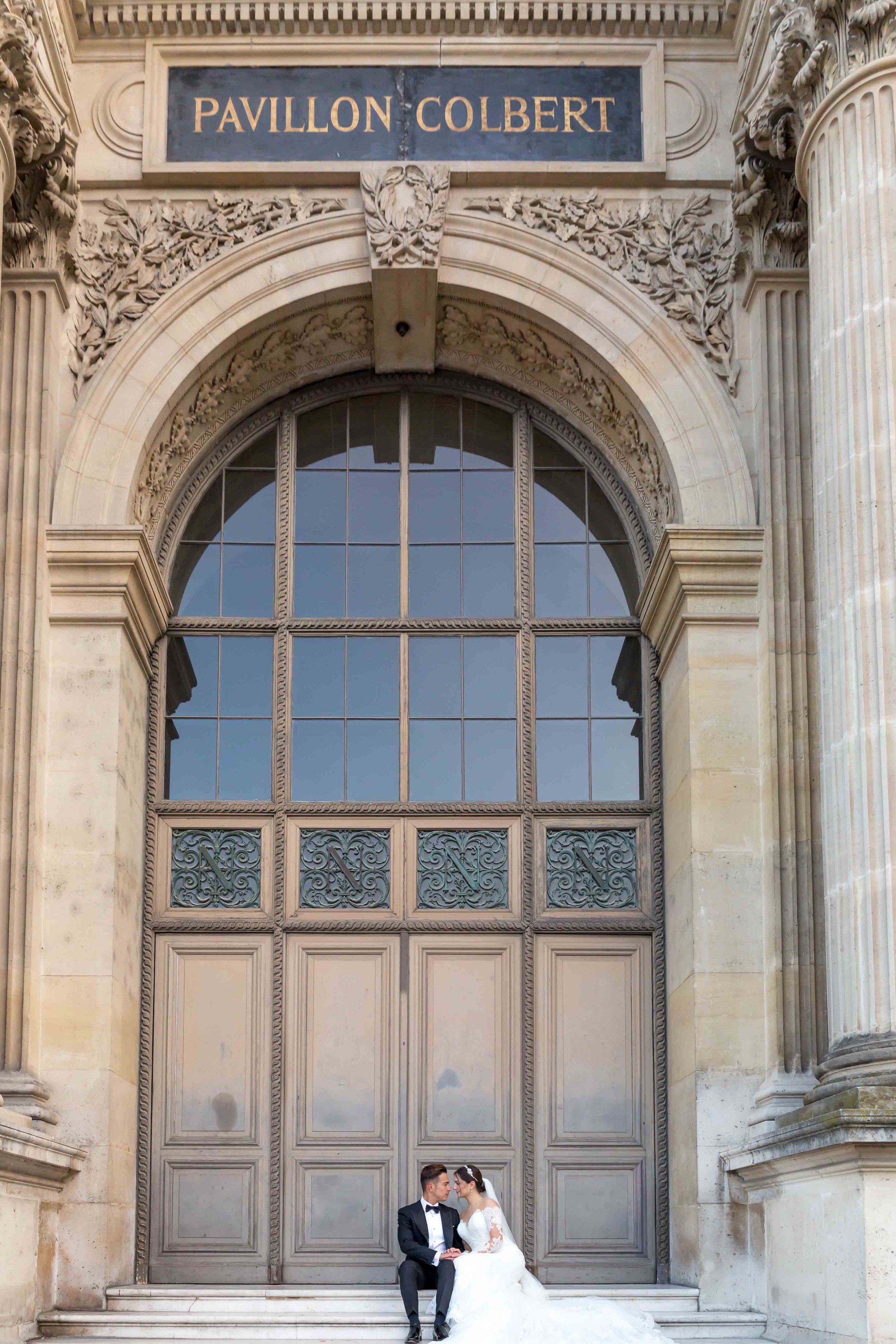 PRE-WEDDING PHOTOGRAPHY AT THE LOUVRE