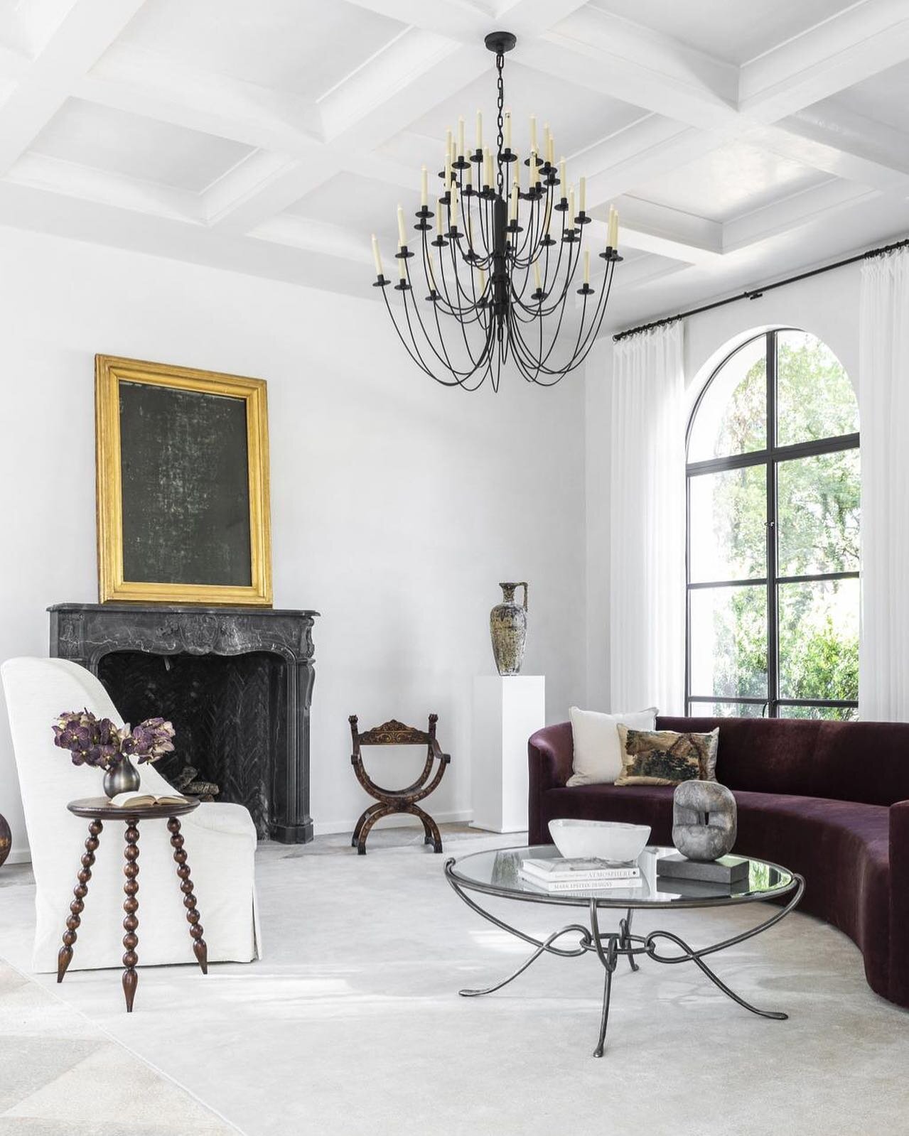 A perfectly curated European design right in the heart of... #houston ? That&rsquo;s right! @marieflaniganinteriors really took my breath away with this project. The contemporary curved #aubergine sofa pairs beautifully with this artful selection of 