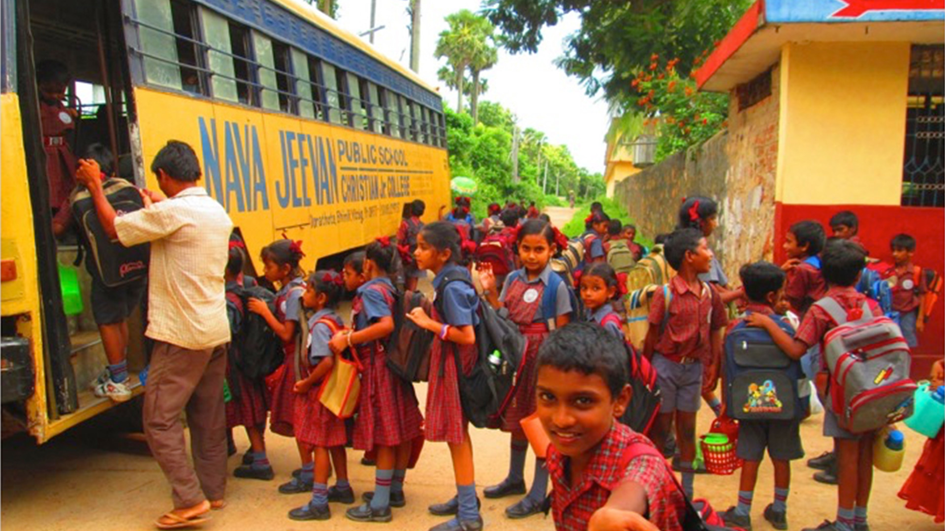 CHILDREN ON THEIR WAY TO THE CFI SCHOOL