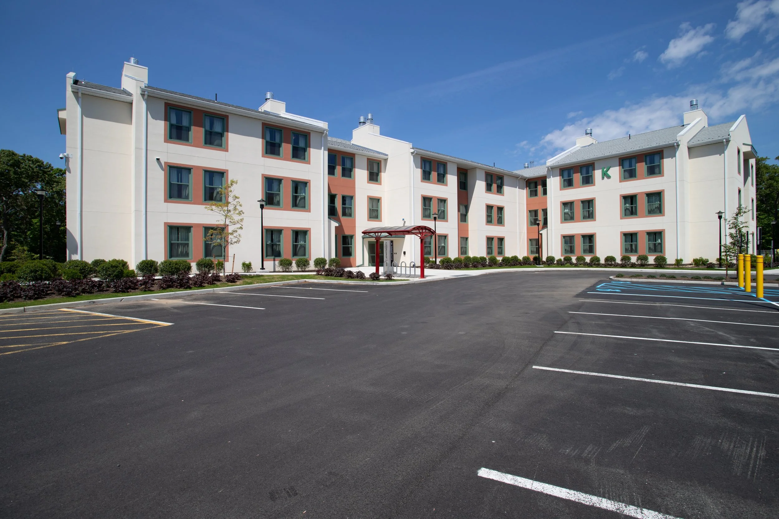 13056.021.010_20210518-1115-WEST APARTMENTS BLDG K - MAIN ENTRANCE - OVERVIEW - NW.JPG