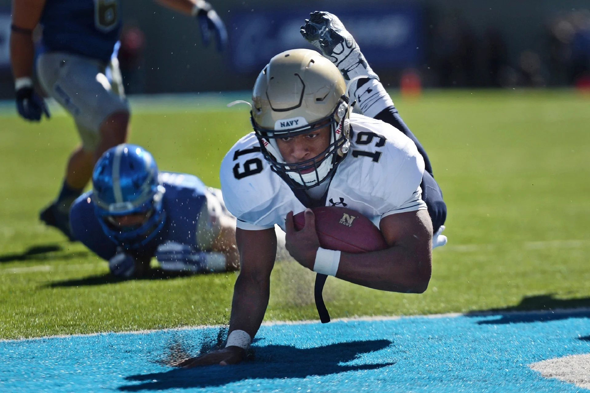 football-american-game-runner.jpg