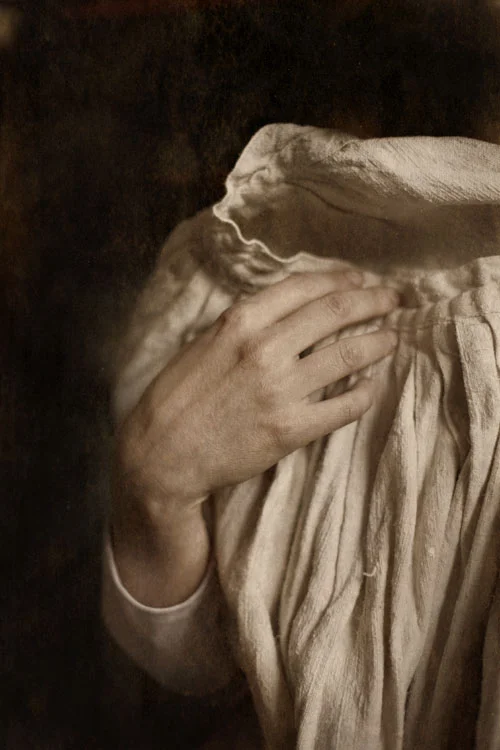 Hand of the Artist Amaya Gurpide
