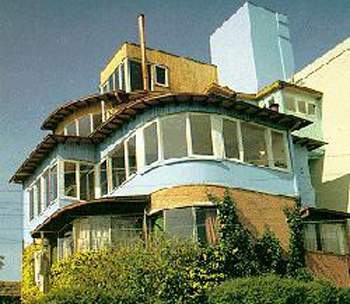 Pablo Neruda'nın Valparaiso'daki evi - La Sebastiana. Neruda Vakası'nın önemli bir bölümü bu mekanda geçiyor.