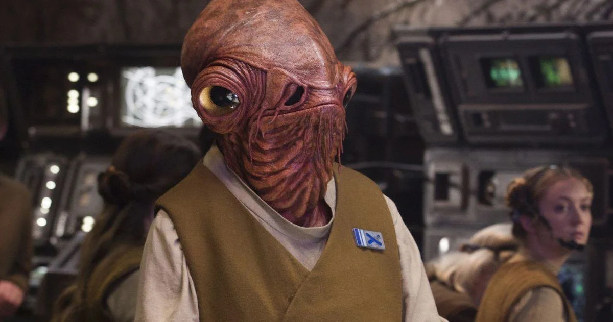 Eyyy Johnson Efendi! Her şey tamam da şu güzel adama yaptığın yüzünden sen de artık gözümde zalimlerdensin... Amiral Ackbar kırmızı çizgimizdi. 