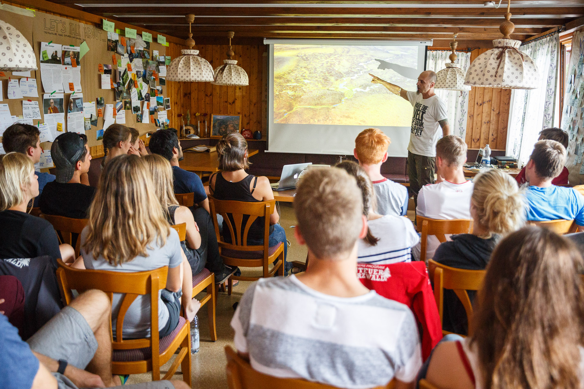 Zu Besuch beim Young Explorers Camp: Markus Mauthe, Umweltaktivist und Greenpeace-Fotograf.