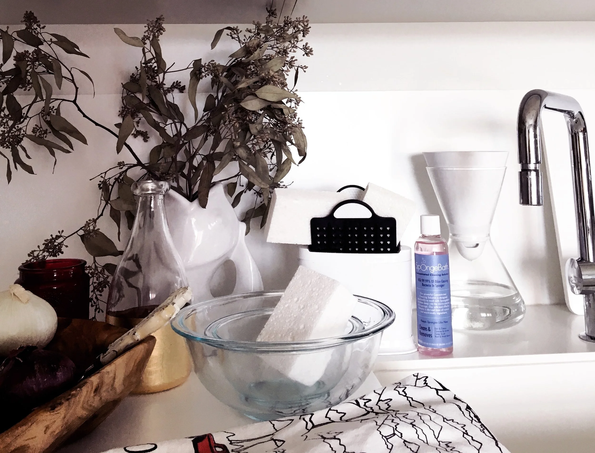 9 Simple Ways to Deep Clean The Kitchen Just In Time For The Holidays