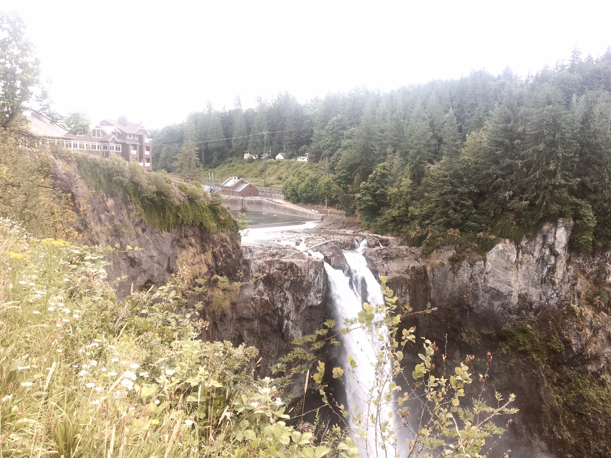 The Twin Peaks sign is back up in Snoqualmie Falls :)