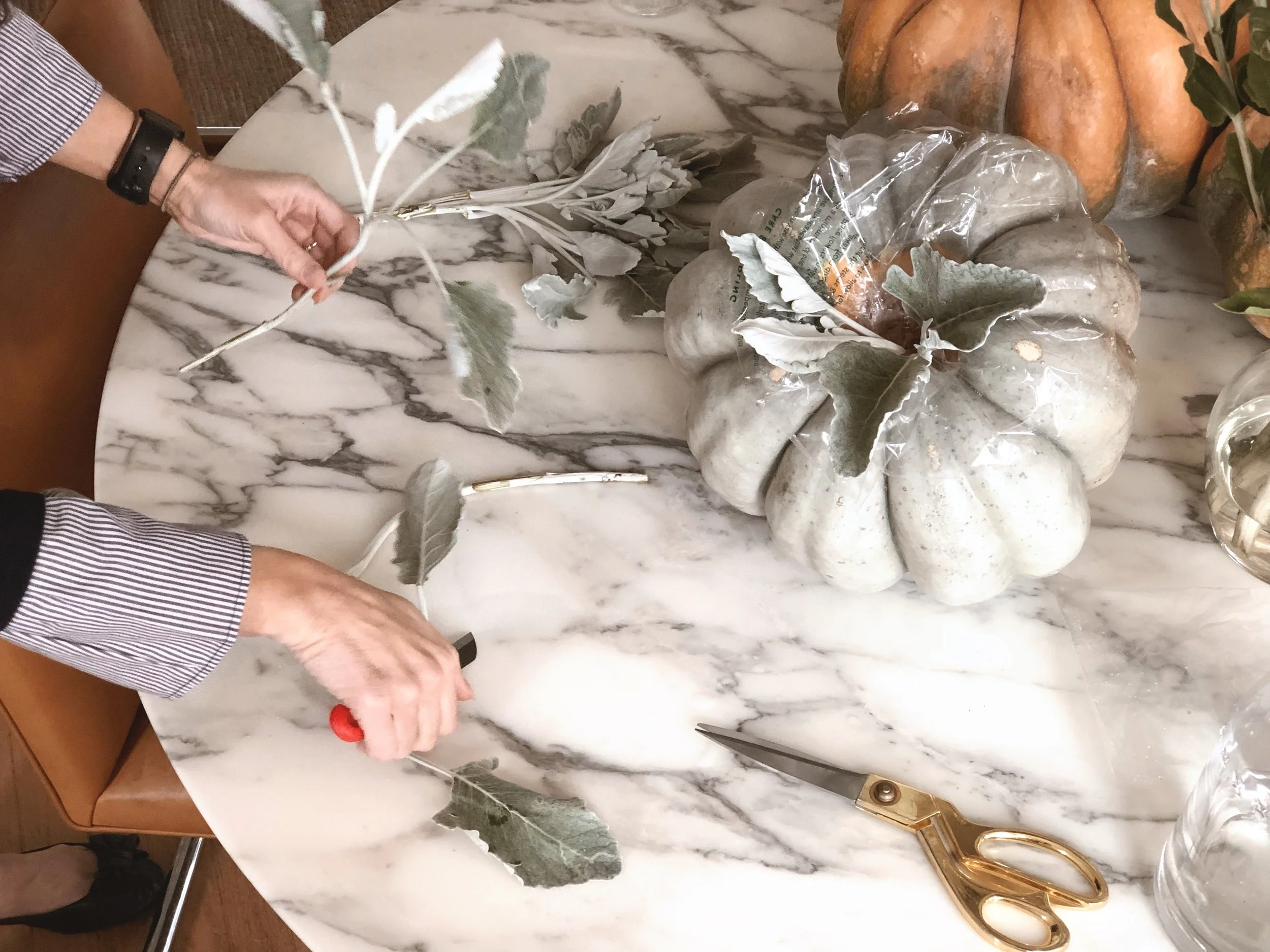 DIY modern Pumpkin Centerpiece 5 .JPG