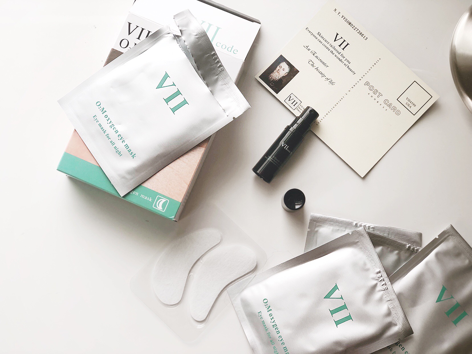 5 Must Have Essentials For Surviving a Long Flight