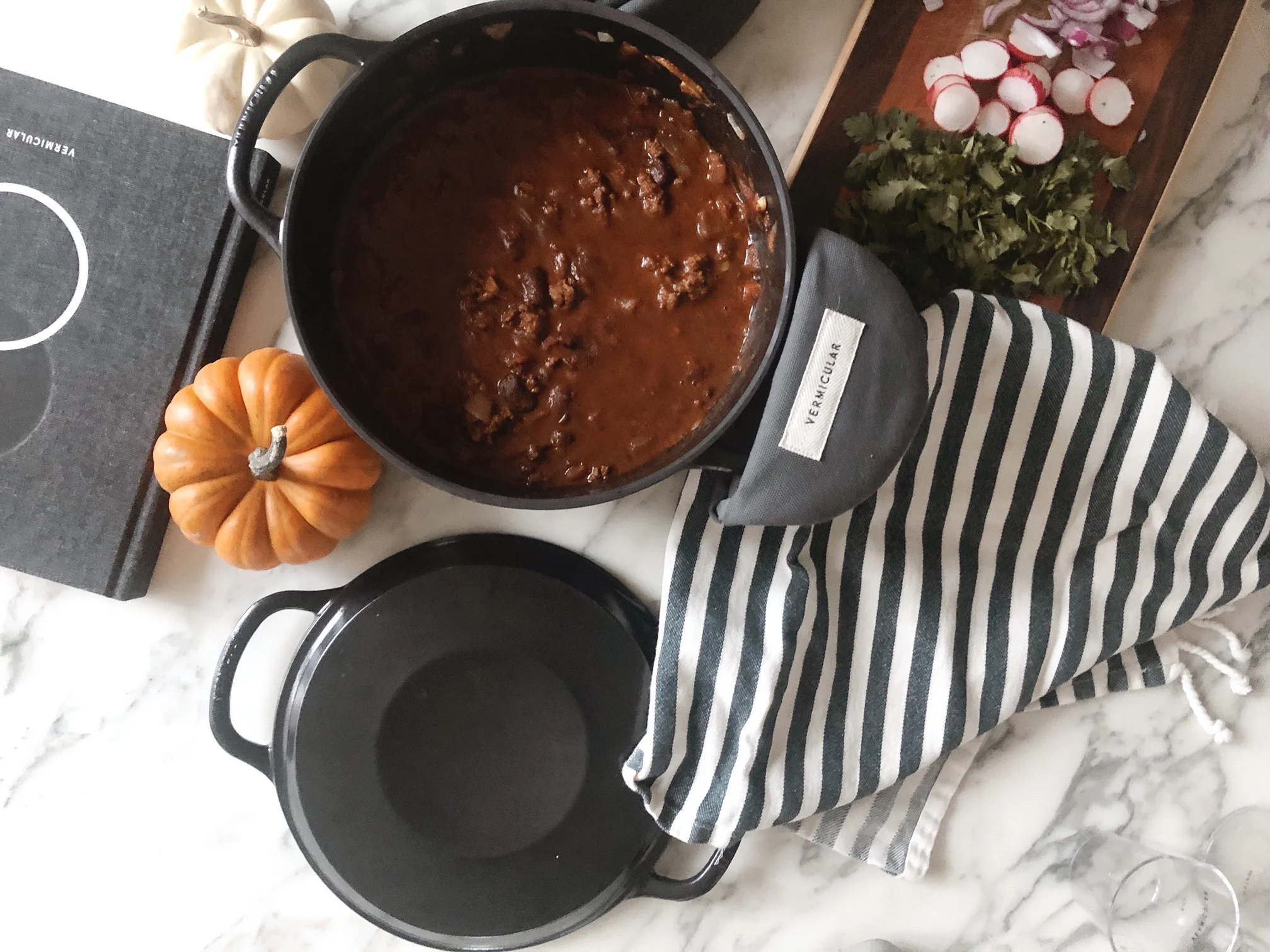 Chili Con Carne Featuring Vermicular's Musui