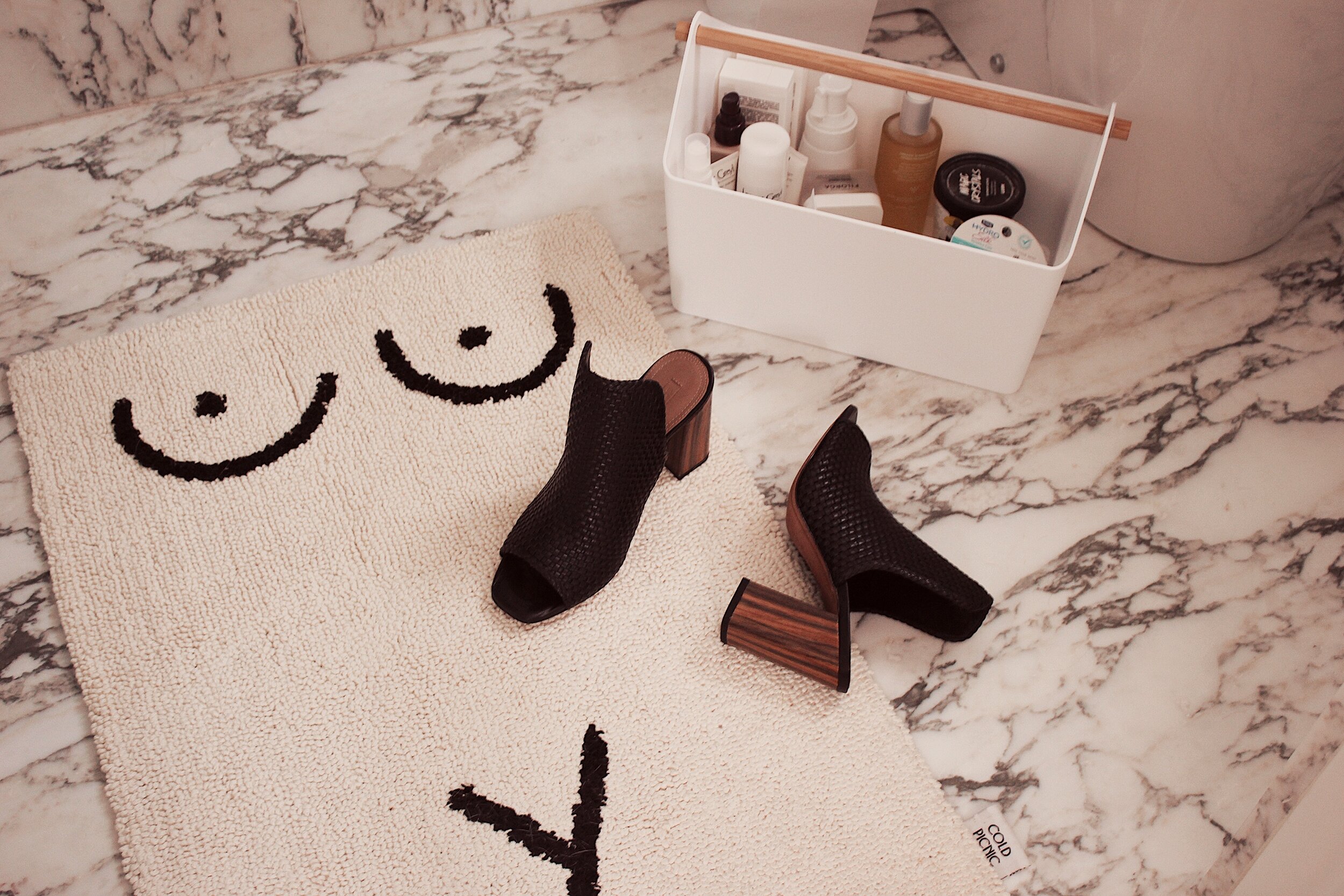 A Few Steps To A More Stylish Bathroom