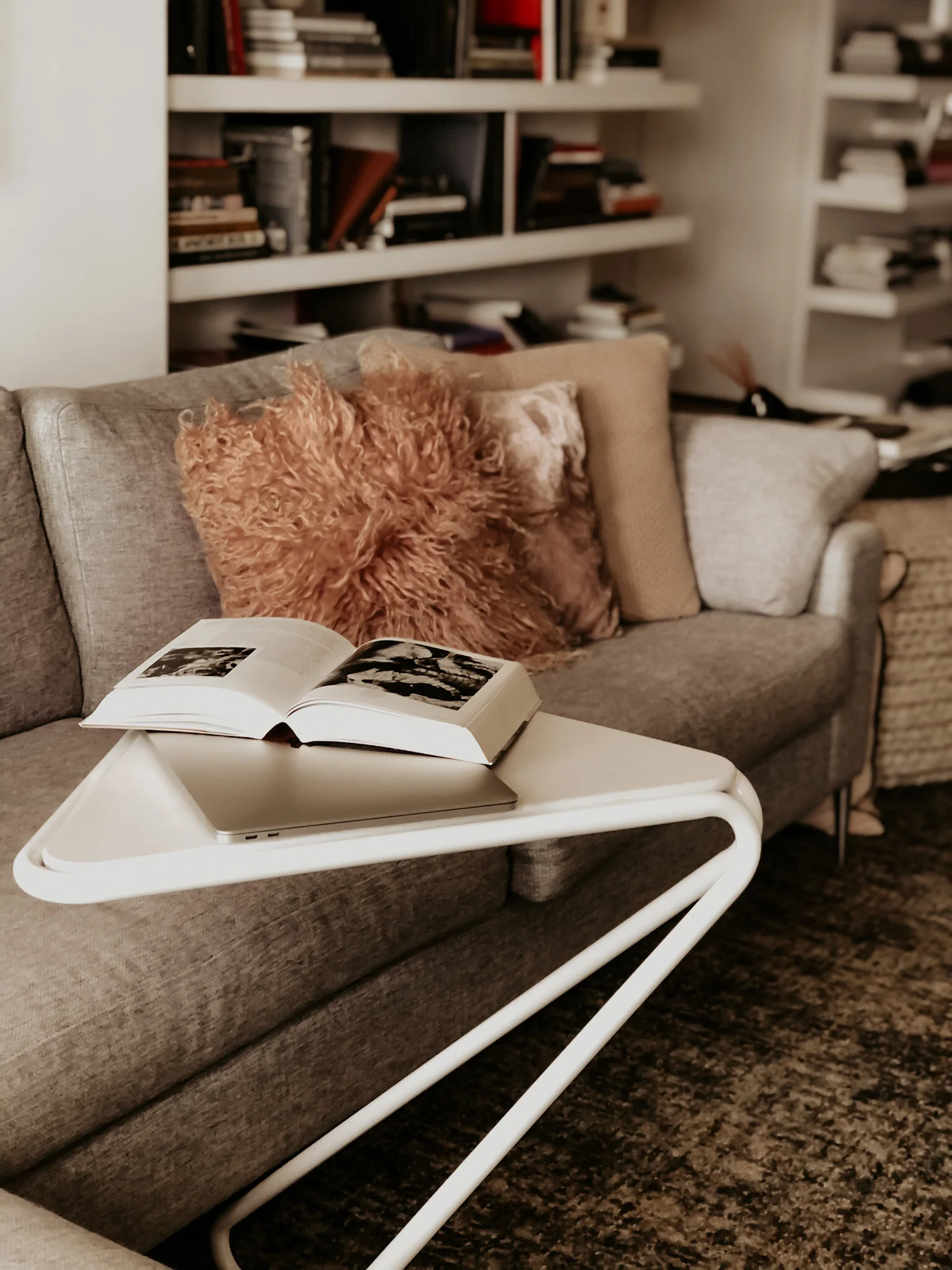 Super Functional Ziggy Table