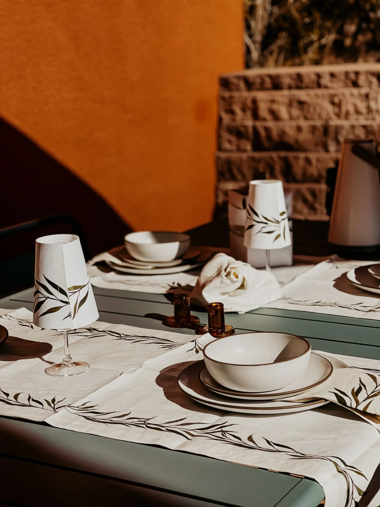 Elevate Your Holiday Al Fresco Lunch with Uashmama's Exquisite Tabletop Setting