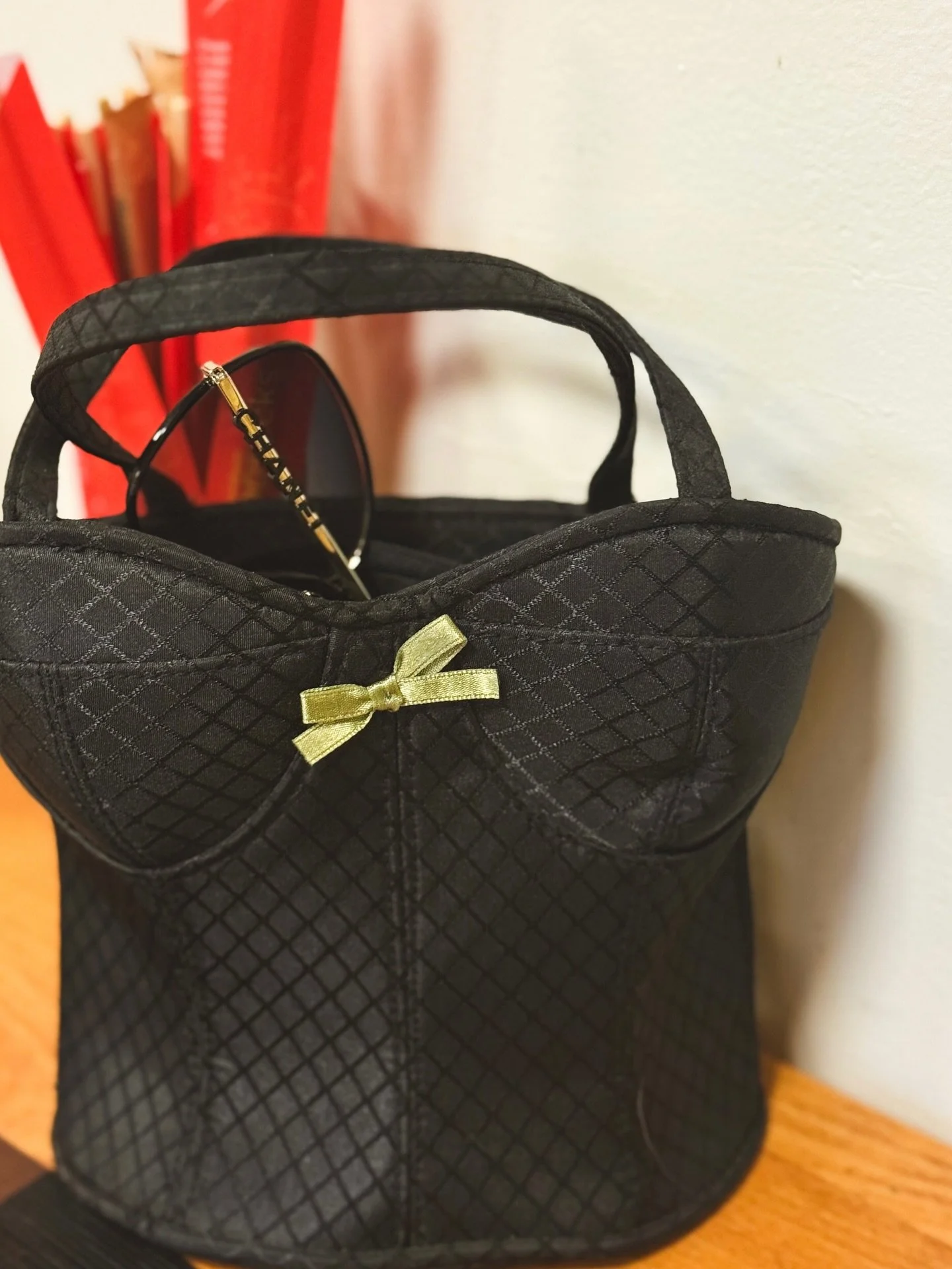 Pad Thai pairs beautifully with statement heels and a vintage corset purse. It&rsquo;s the only sensible way to dine. And if you haven&rsquo;t been to @chaiyo_eldo &hellip; run. You&rsquo;re missing out in a big way.