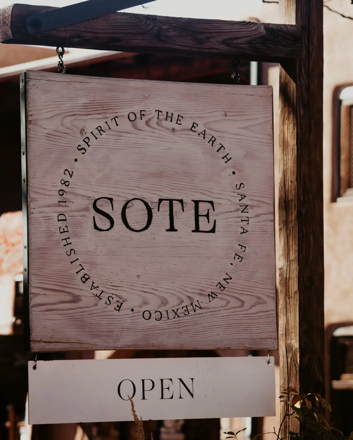 Continuing my holiday shopping guides with a SantaFe institution I truly love: @sote_1982 🤎 

Founded in 1982 by husband-and-wife duo Tony and Gayatri Malmed, this shop grew out of a life shaped by travel and curiosity&mdash;meeting in Afghanistan, 
