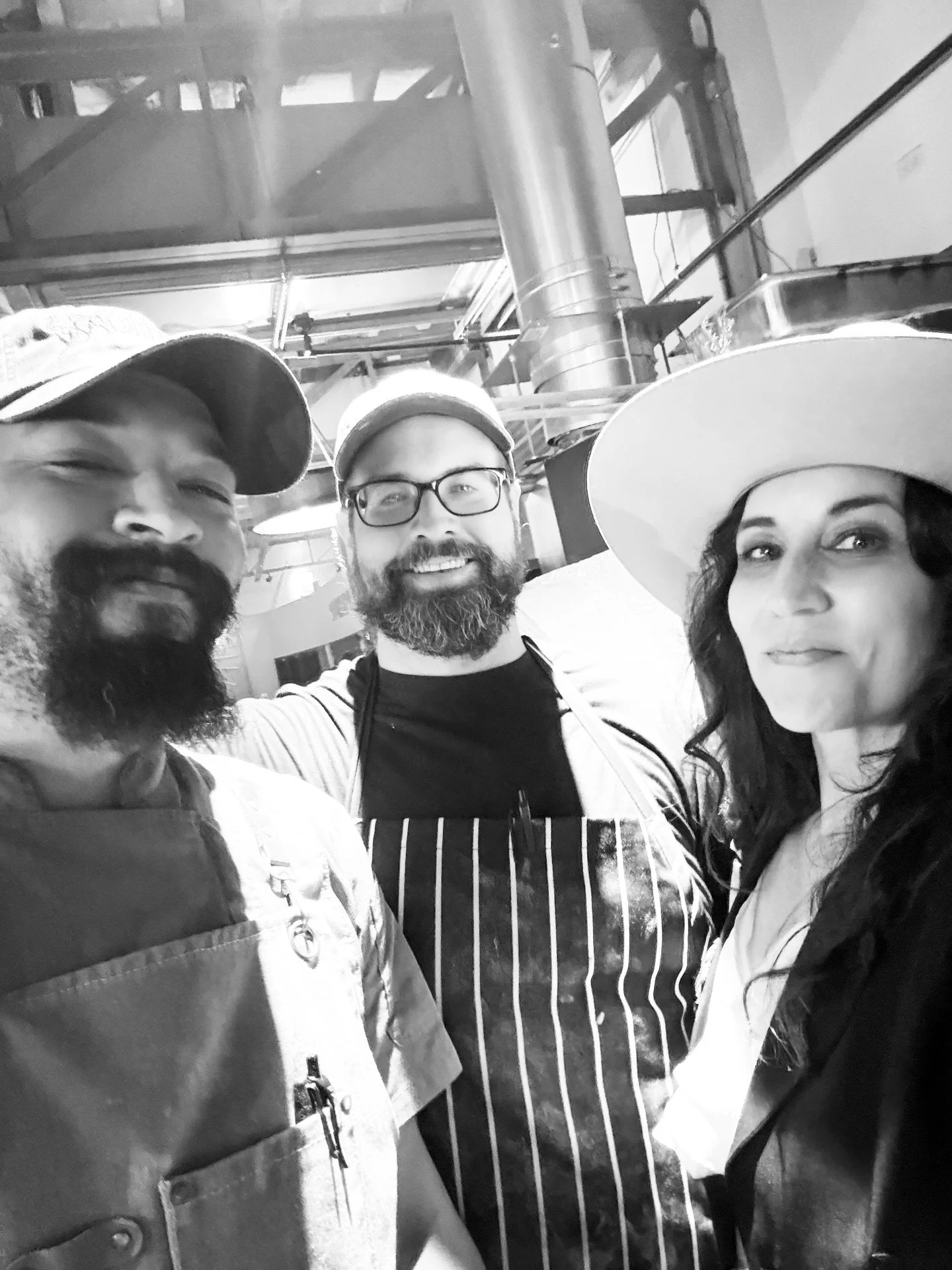 BTS at work. 

An evening rooted in intention.

A glowing pizza oven, hands busy, easy laughter, conversations unfolding without effort. Time moved differently with the @brujas_pizza team. Thoughtful, grounded, and genuinely fun to be around. The kin
